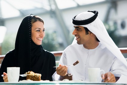 Geschäftsfrau, Arabien, Körperkontakt, Begrüßung, Interkulturelles Training Arabien